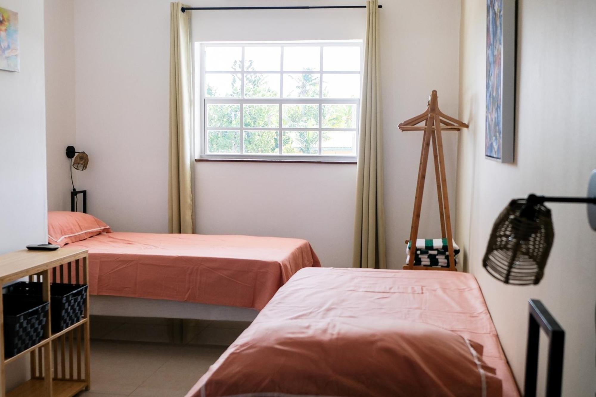 Tiki Blou - Mini Resort Centraal Gelegen Tussen Mambo Beach & Jan Thiel วิลเลมสตัด ภายนอก รูปภาพ