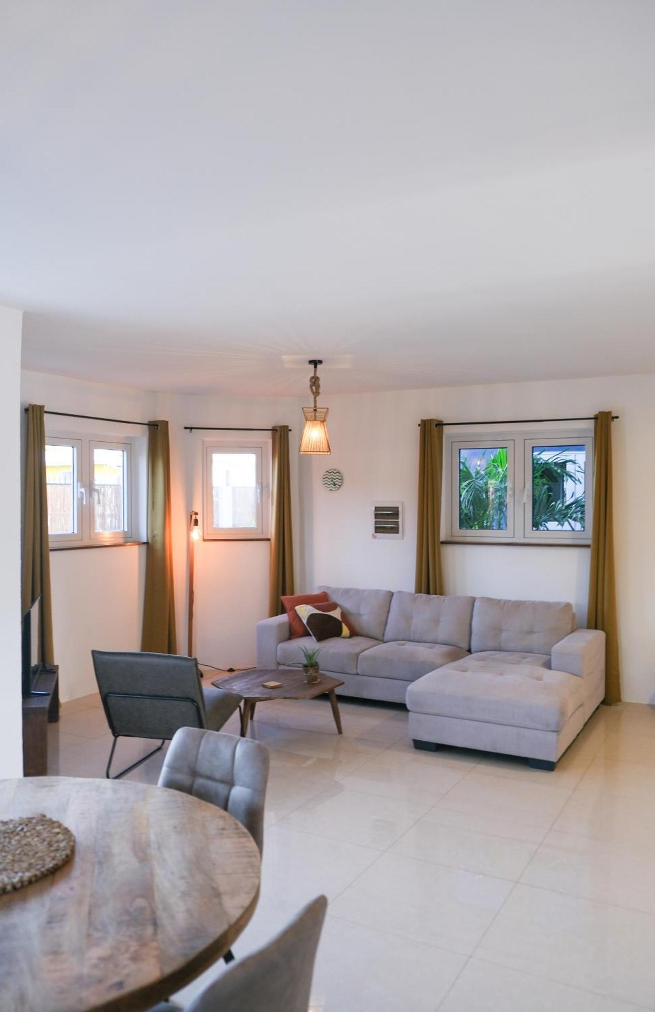 Tiki Blou - Mini Resort Centraal Gelegen Tussen Mambo Beach & Jan Thiel วิลเลมสตัด ภายนอก รูปภาพ