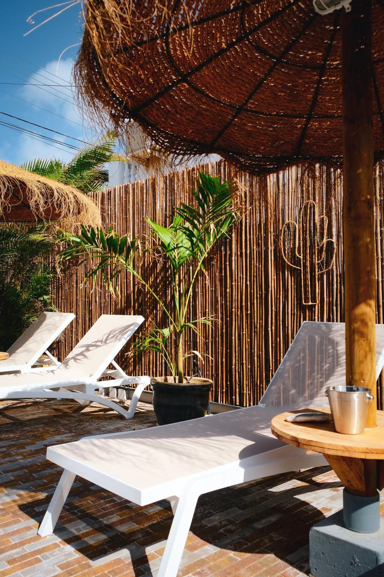 Tiki Blou - Mini Resort Centraal Gelegen Tussen Mambo Beach & Jan Thiel วิลเลมสตัด ภายนอก รูปภาพ